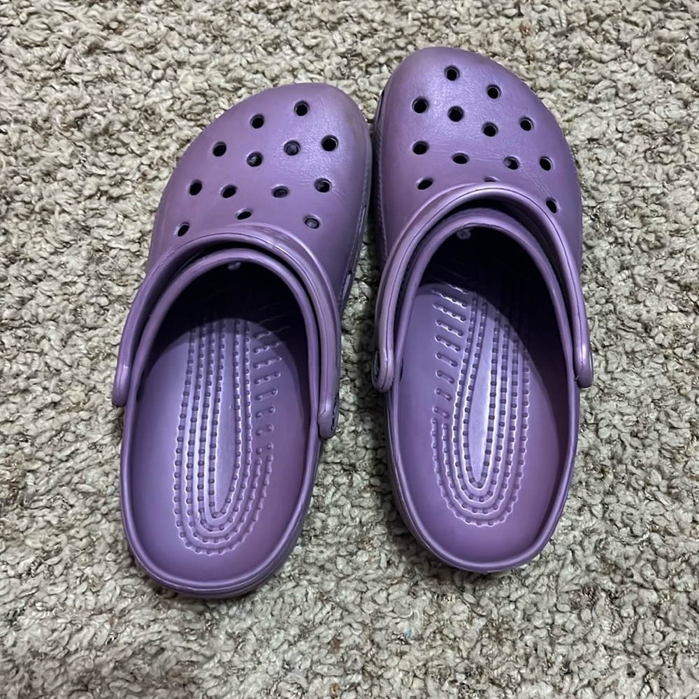 CROCS- women’s or men’s